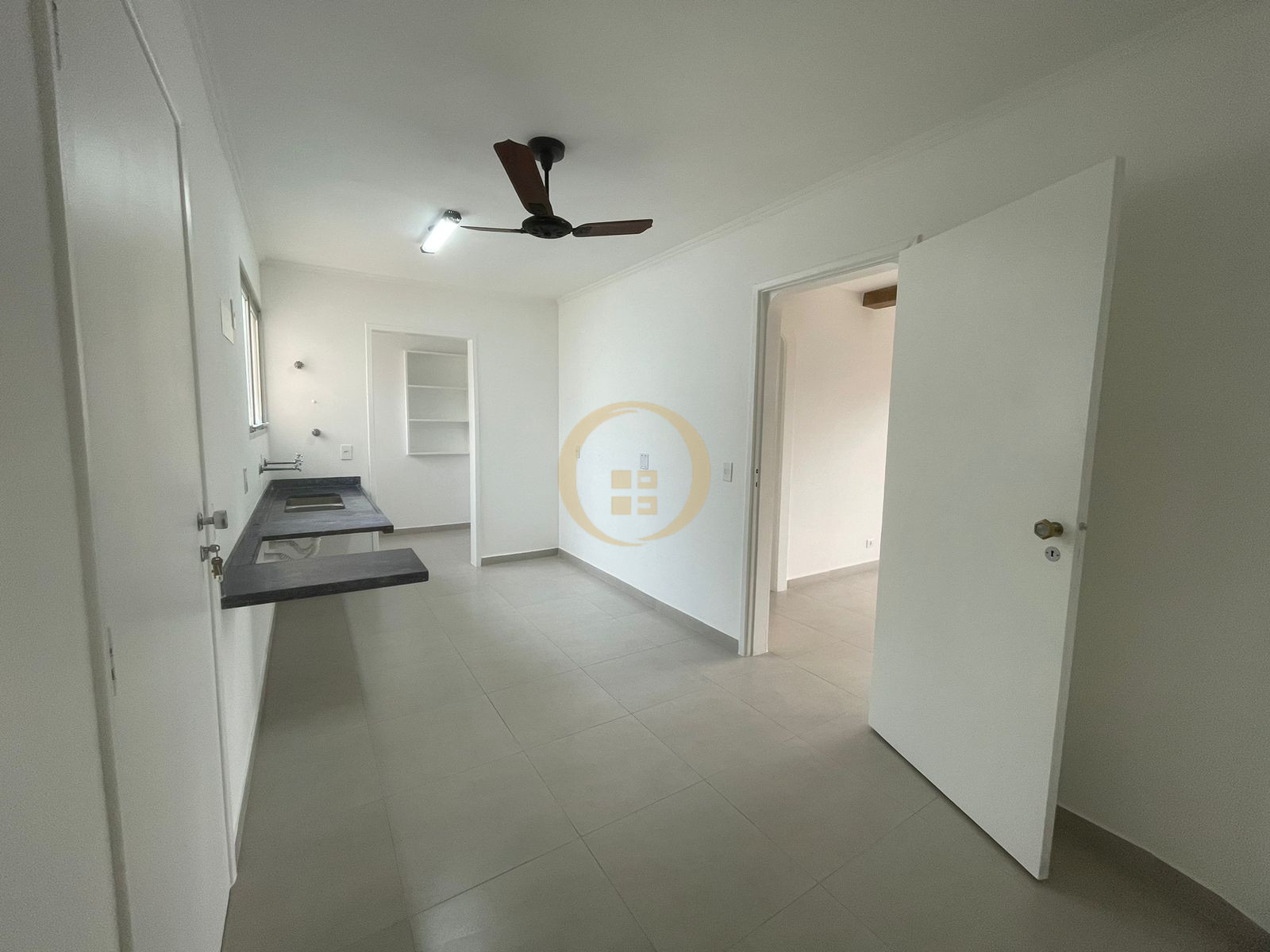 Apartamento na Praia das Pitangueiras, Guarujá - SP
