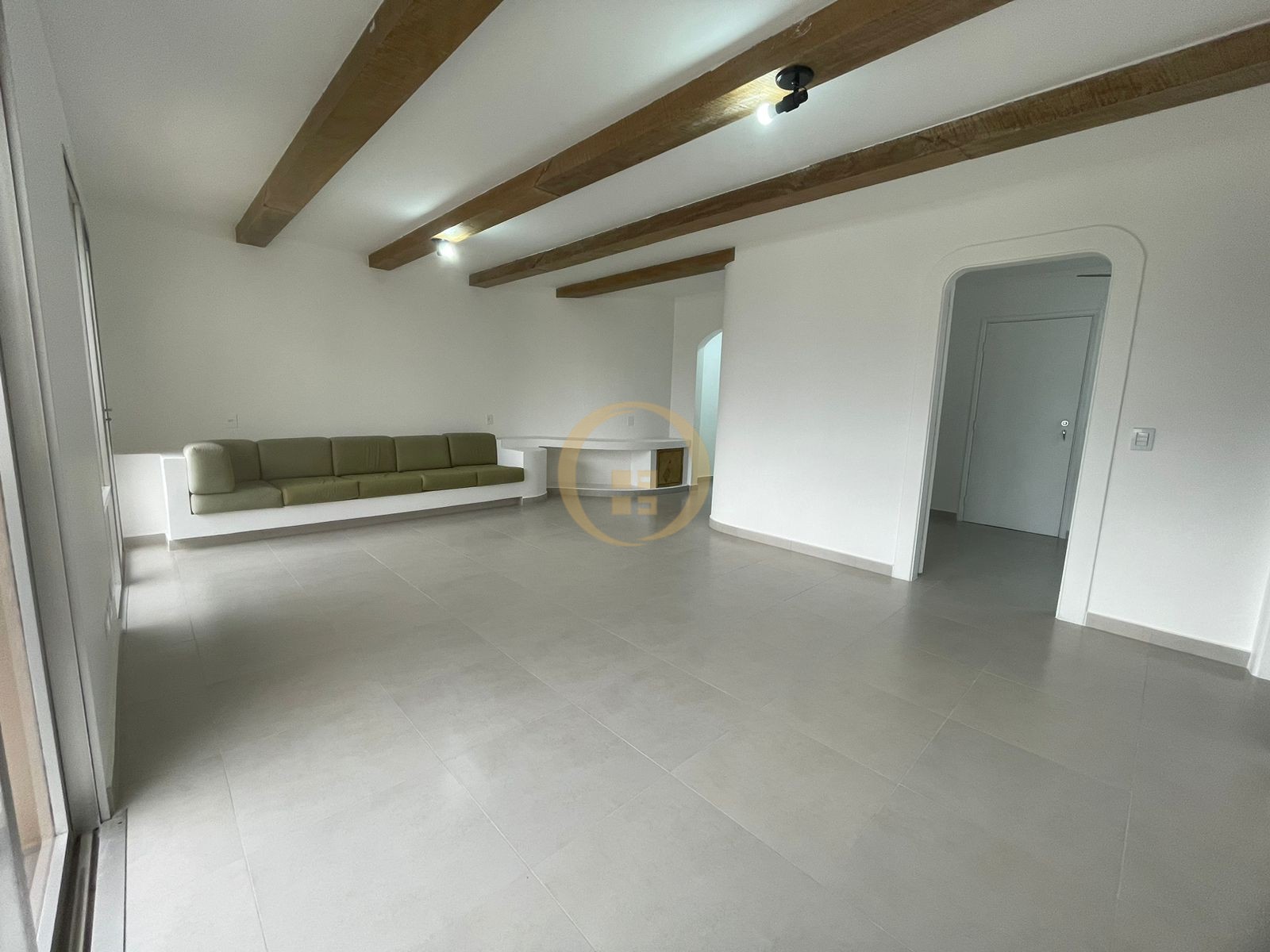 Apartamento na Praia das Pitangueiras, Guarujá - SP