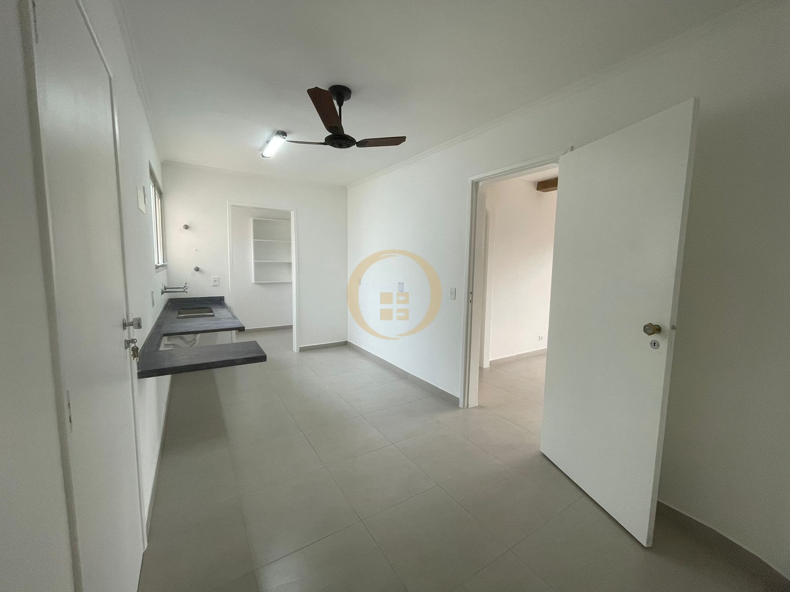 Apartamento na Praia das Pitangueiras, Guarujá - SP