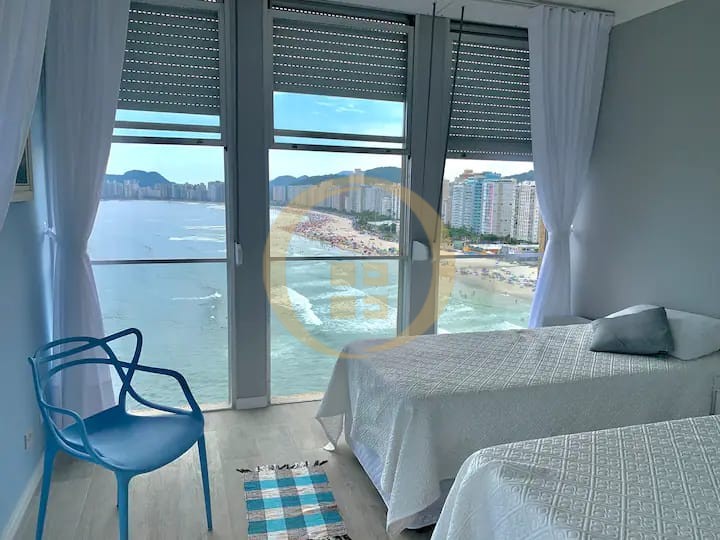 Apartamento Frente ao Mar nas Pitangueiras, Guarujá - SP