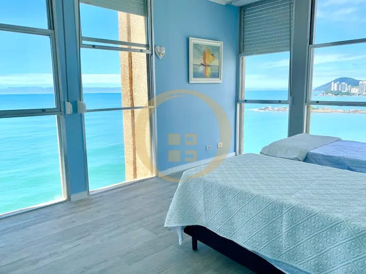 Apartamento Frente ao Mar nas Pitangueiras, Guarujá - SP