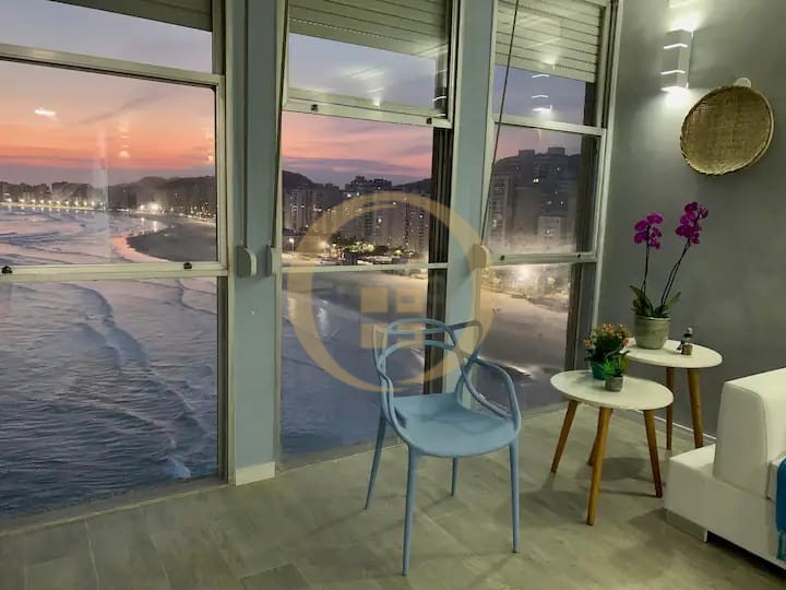 Apartamento Frente ao Mar nas Pitangueiras, Guarujá - SP