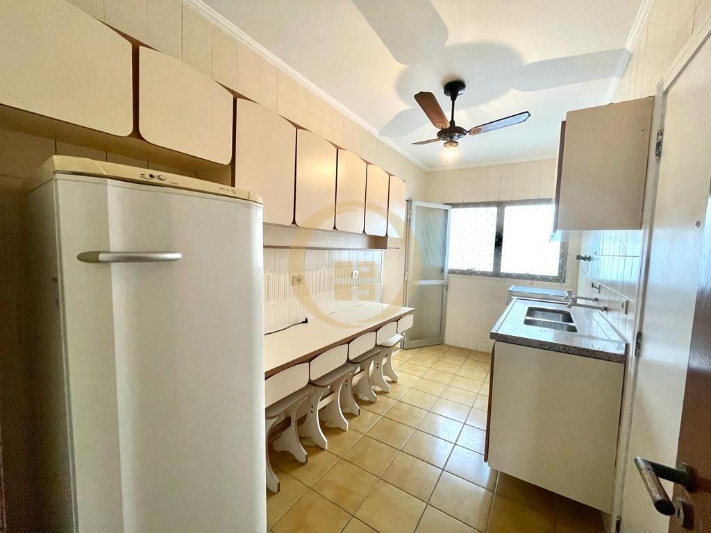 Apartamento na Praia das Pitangueiras, Guarujá - SP