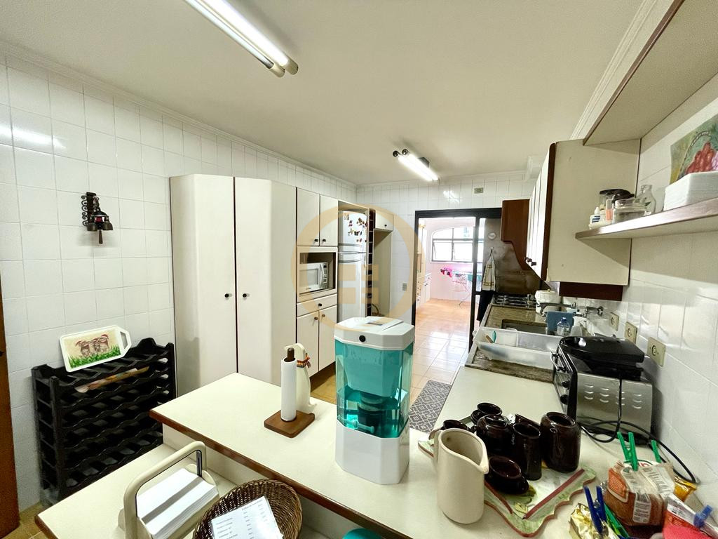 Apartamento na Praia das Pitangueiras, Guarujá - SP