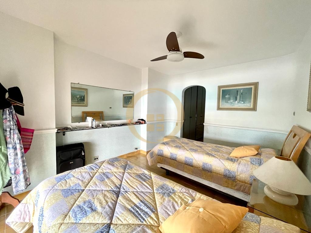 Apartamento na Praia das Pitangueiras, Guarujá - SP