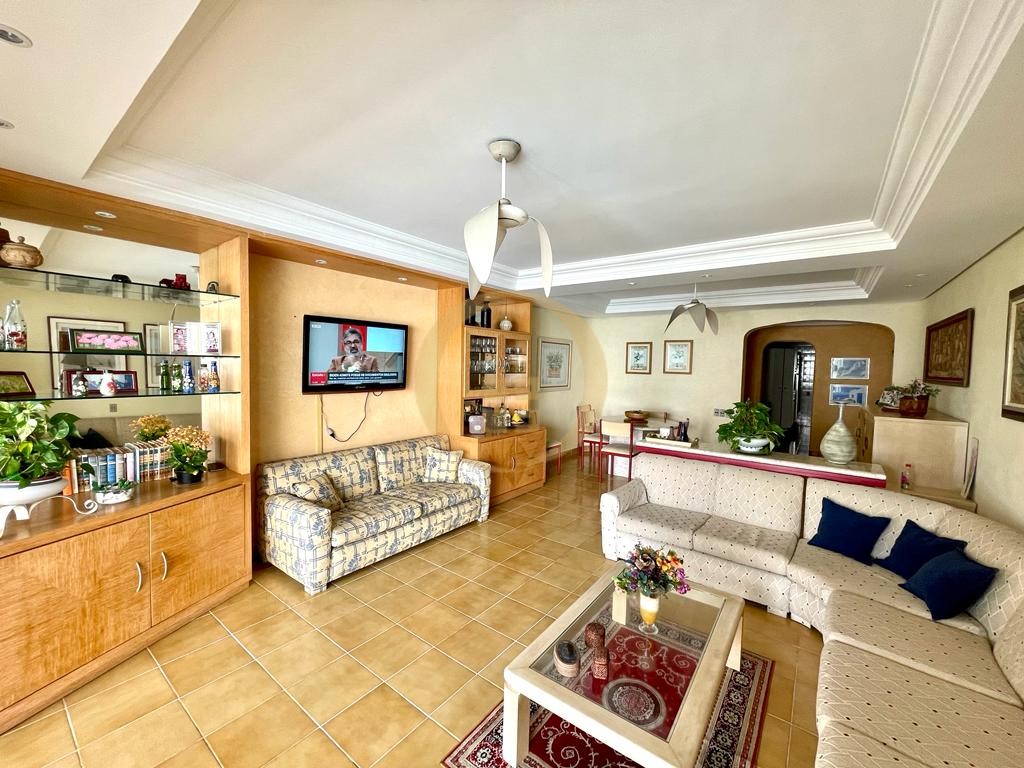 Apartamento na Praia das Pitangueiras, Guarujá - SP