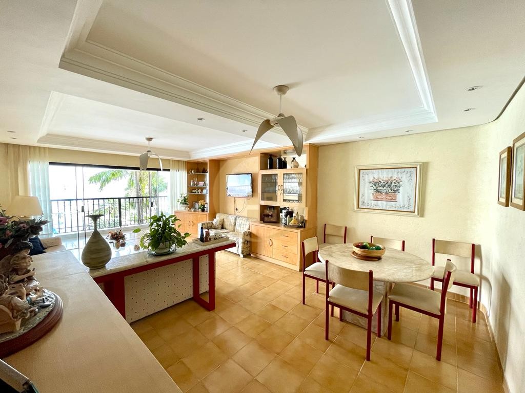 Apartamento na Praia das Pitangueiras, Guarujá - SP