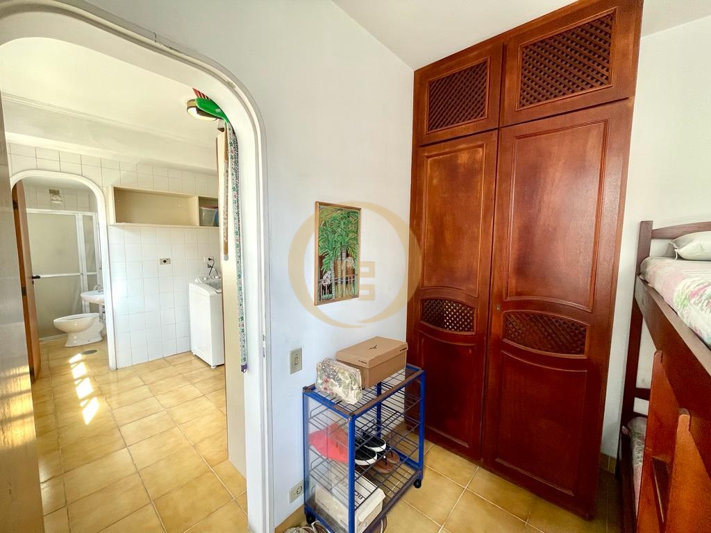 Apartamento na Praia das Pitangueiras, Guarujá - SP