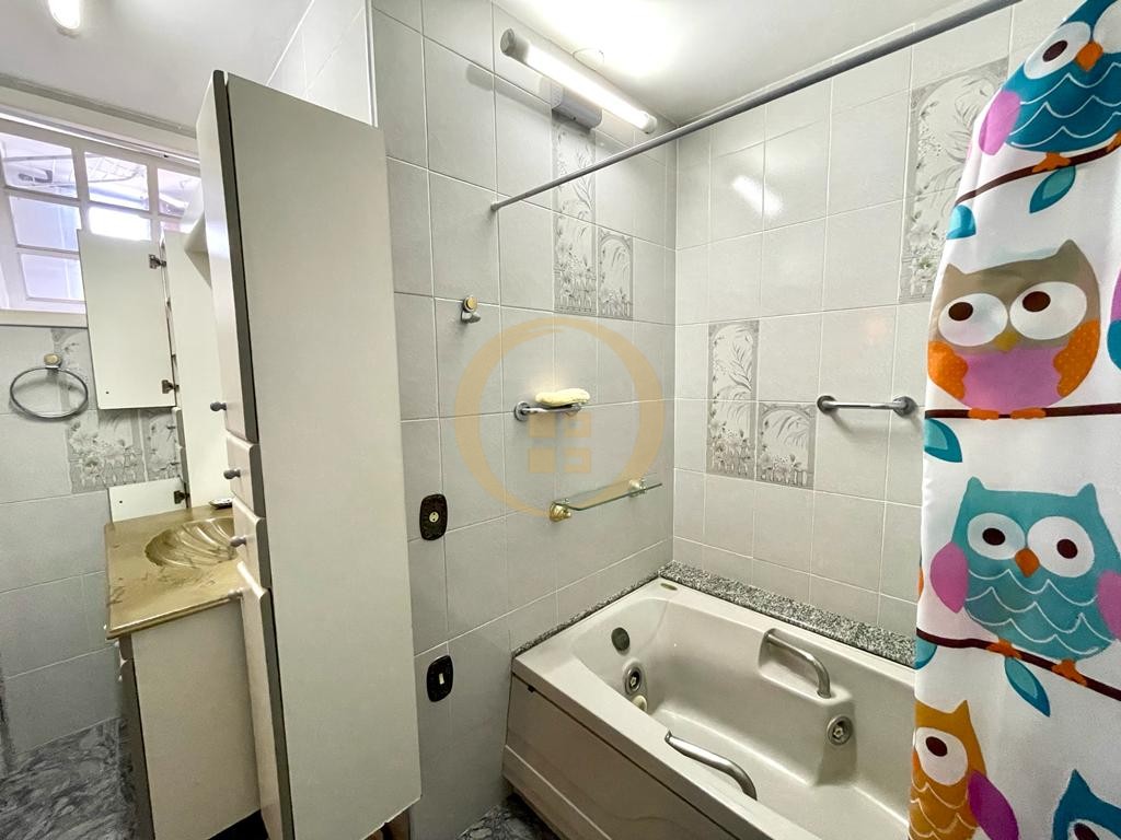 Apartamento na Praia das Pitangueiras, Guarujá - SP