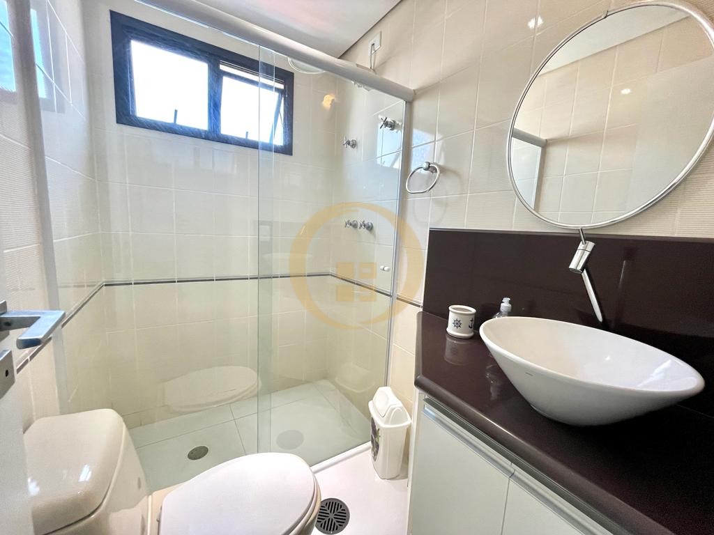 Apartamento na Praia das Pitangueiras, Guarujá - SP