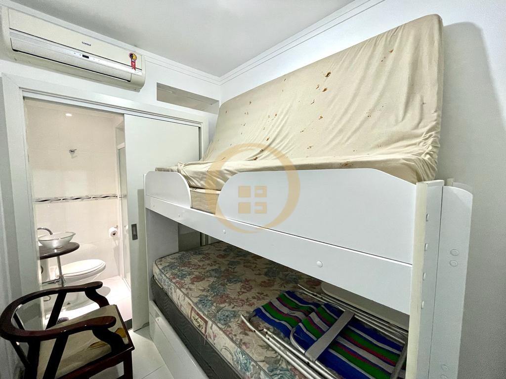 Apartamento na Praia das Pitangueiras, Guarujá - SP