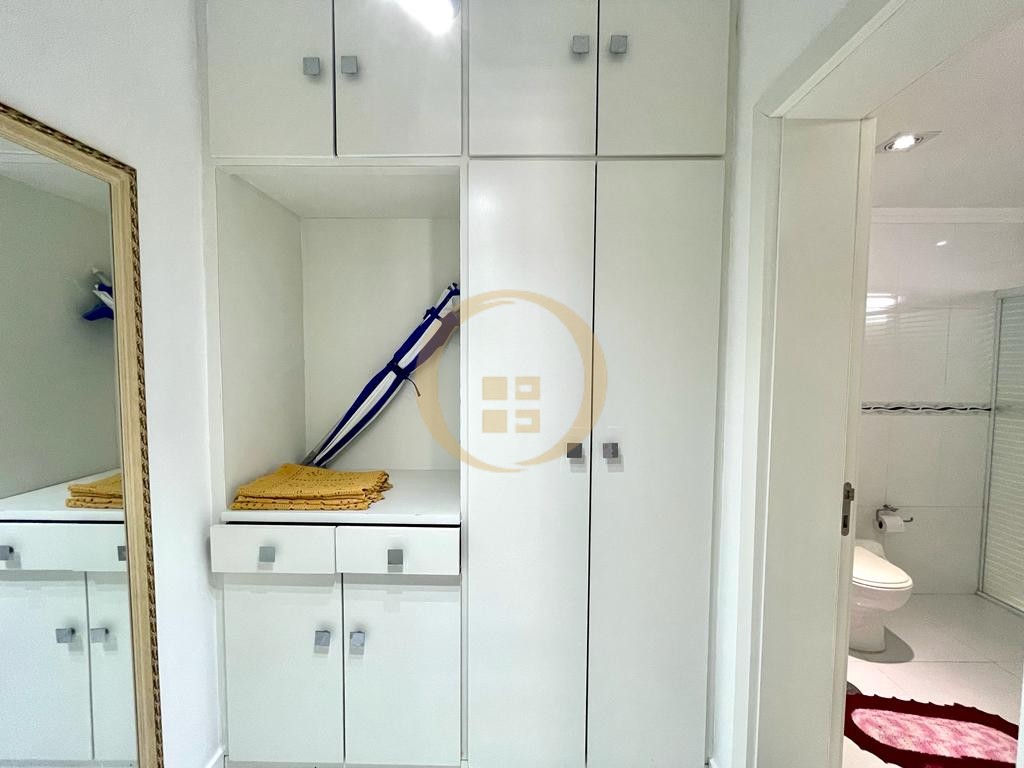Apartamento na Praia das Pitangueiras, Guarujá - SP