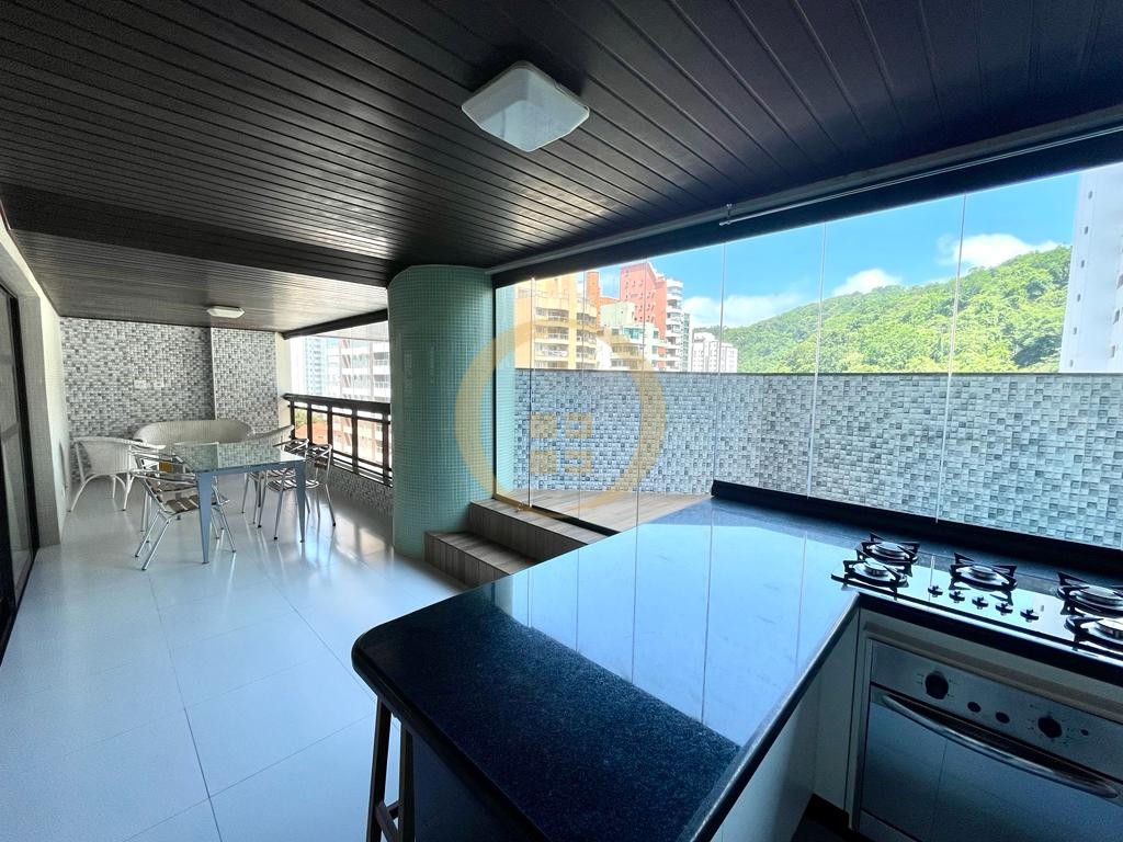 Apartamento na Praia das Pitangueiras, Guarujá - SP