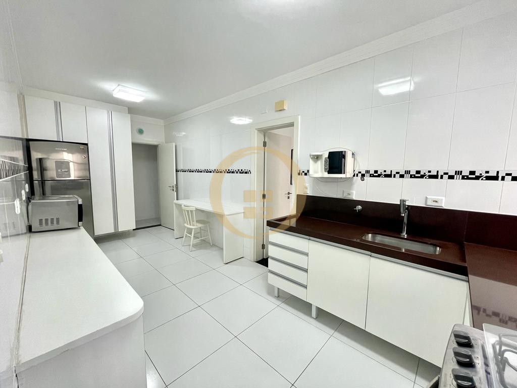 Apartamento na Praia das Pitangueiras, Guarujá - SP