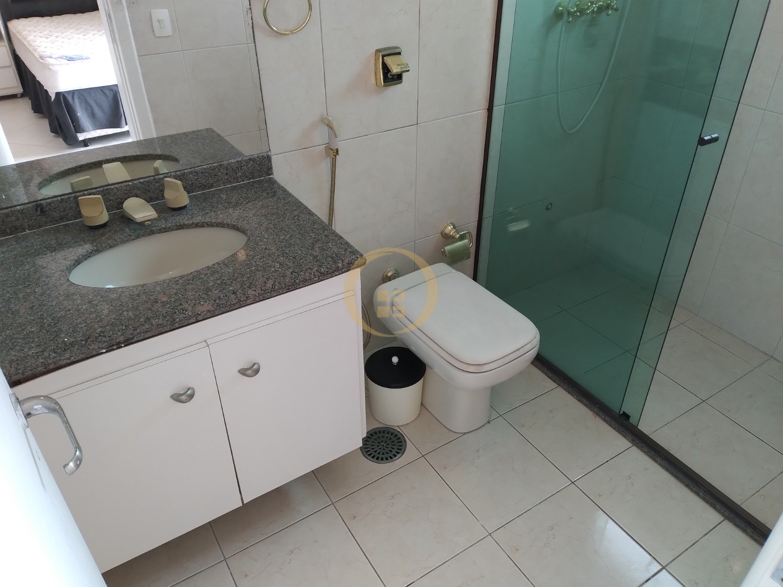 Apartamento na Praia das Pitangueiras, Guarujá - SP