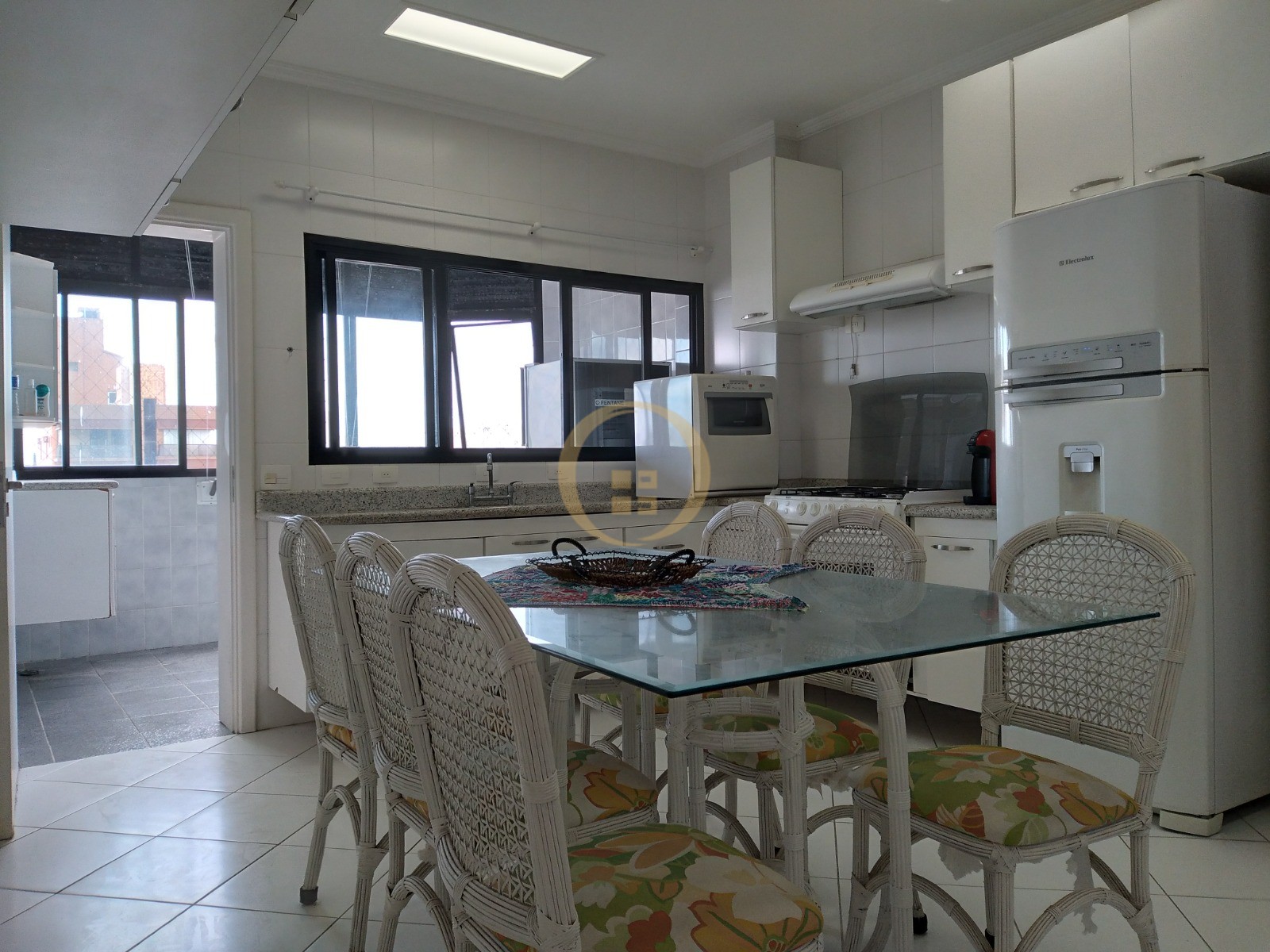 Apartamento na Praia das Pitangueiras, Guarujá - SP