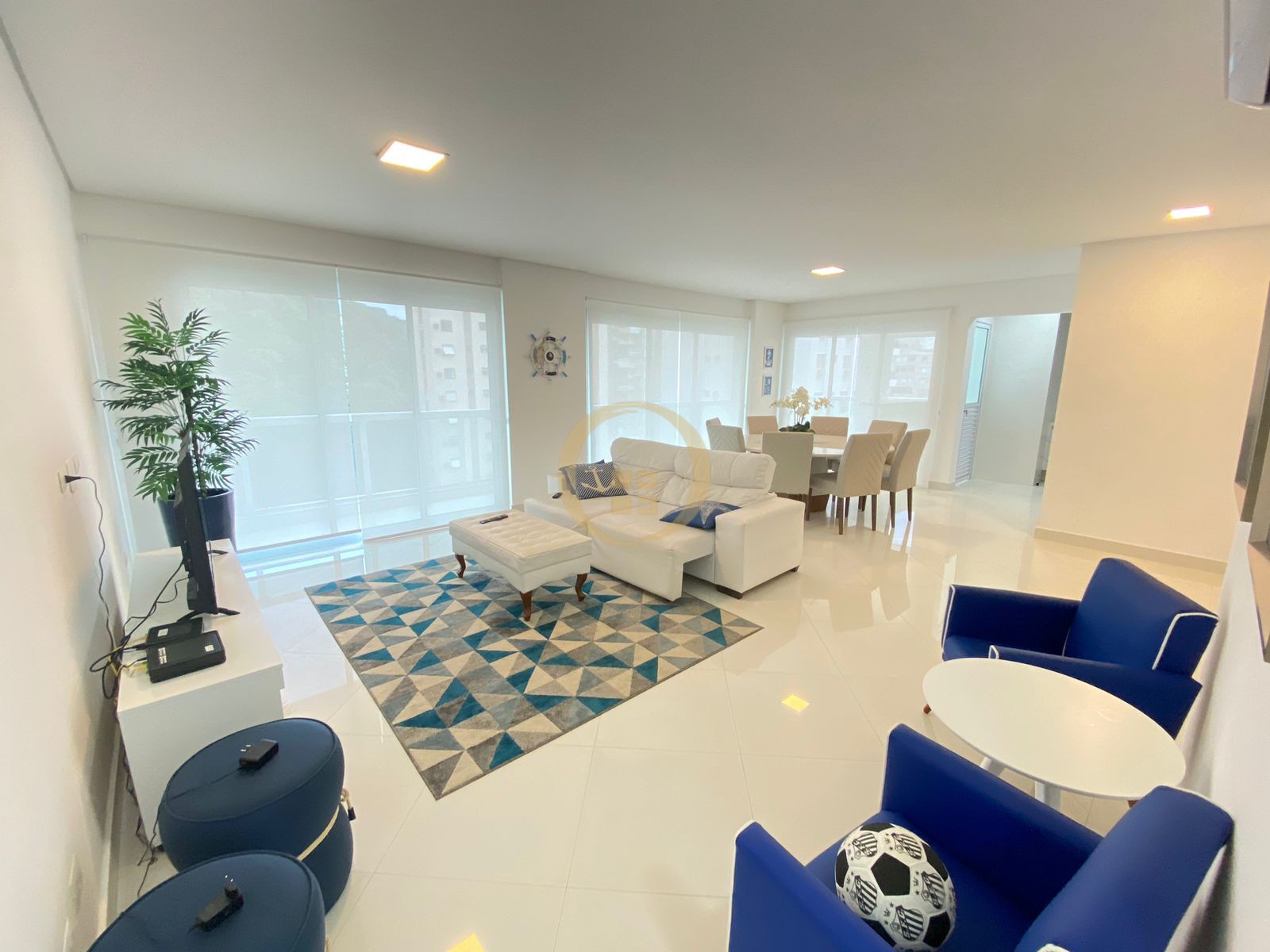 Apartamento na Praia das Pitangueiras, Guarujá - SP