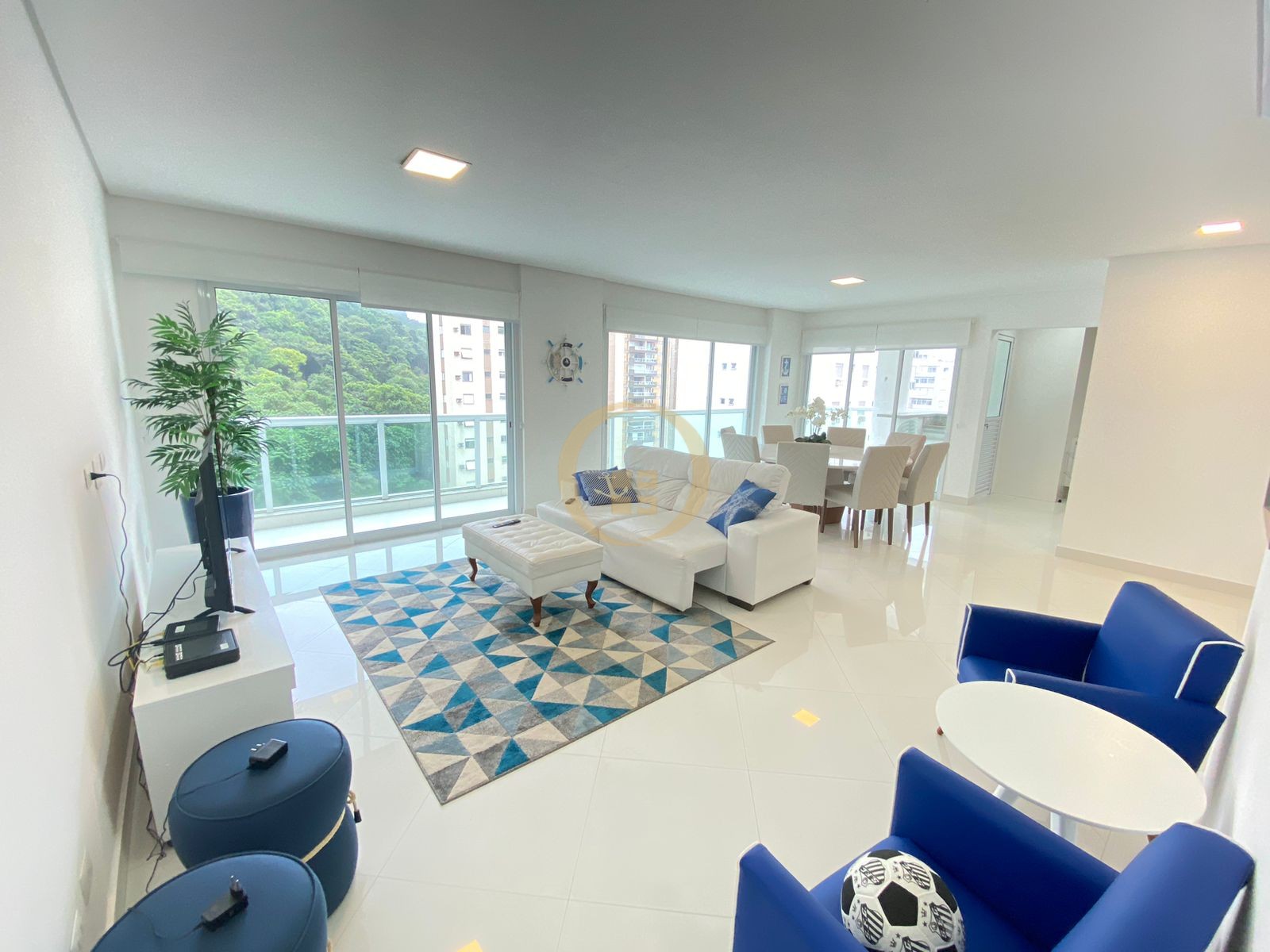 Apartamento na Praia das Pitangueiras, Guarujá - SP