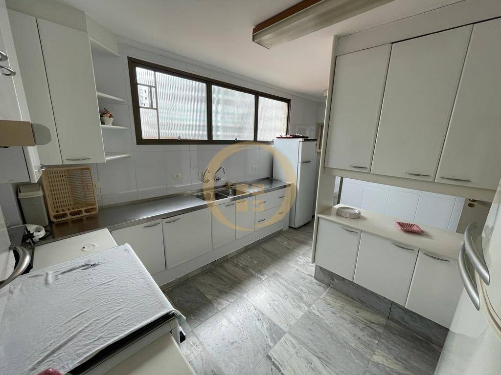 Apartamento na Praia das Pitangueiras, Guarujá - SP