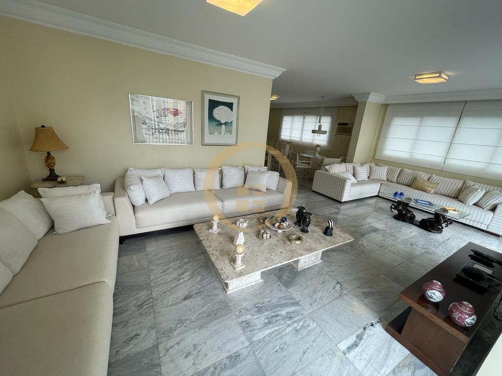 Apartamento na Praia das Pitangueiras, Guarujá - SP