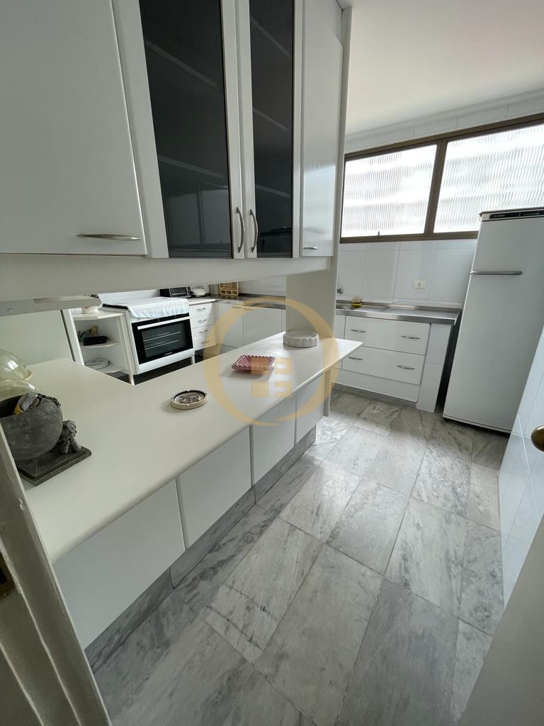 Apartamento na Praia das Pitangueiras, Guarujá - SP