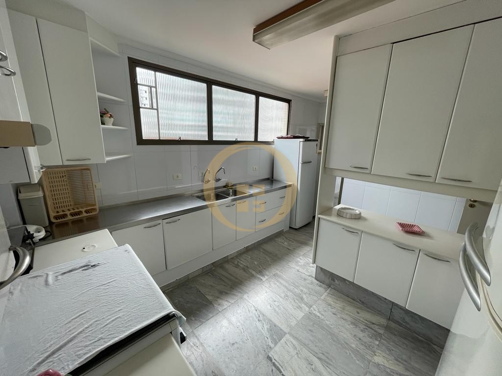 Apartamento na Praia das Pitangueiras, Guarujá - SP