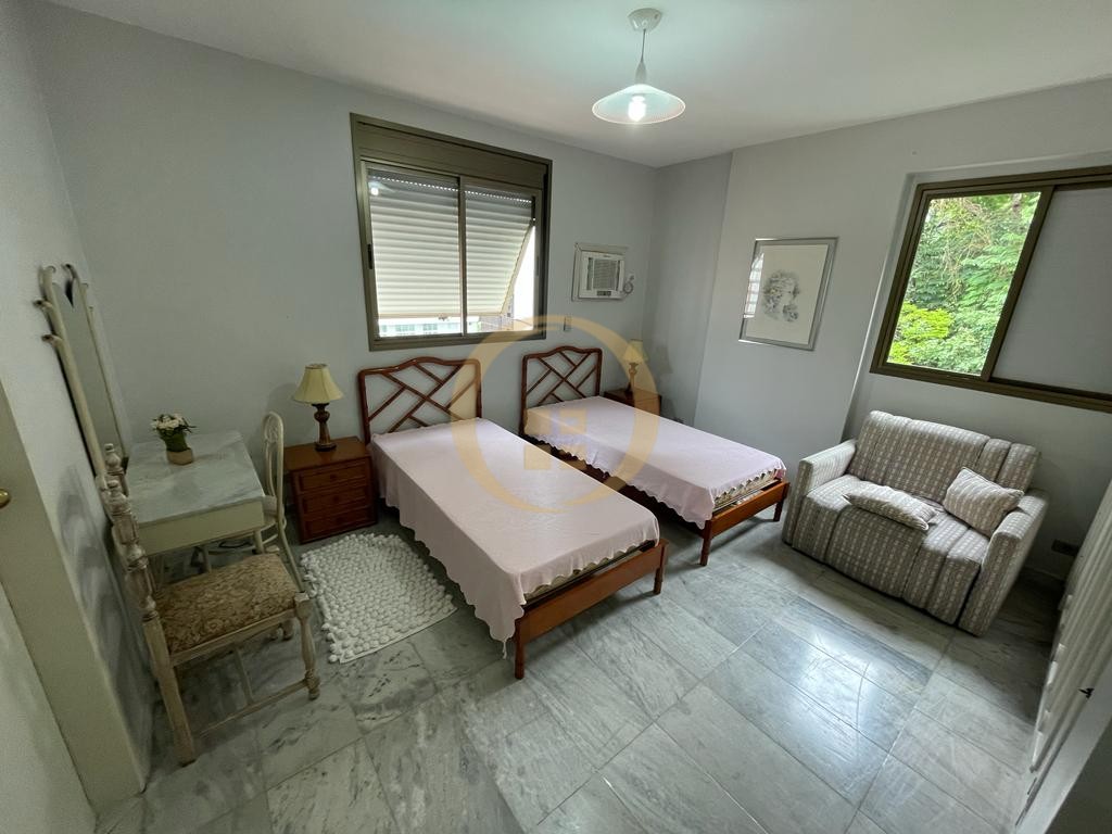 Apartamento na Praia das Pitangueiras, Guarujá - SP