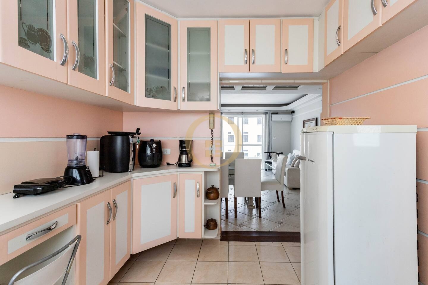Apartamento na Praia das Pitangueiras, Guarujá - SP