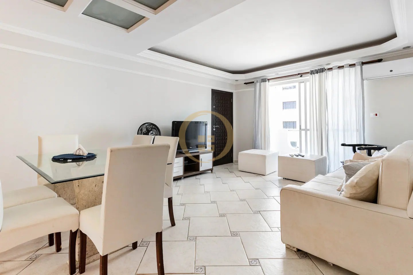 Apartamento na Praia das Pitangueiras, Guarujá - SP