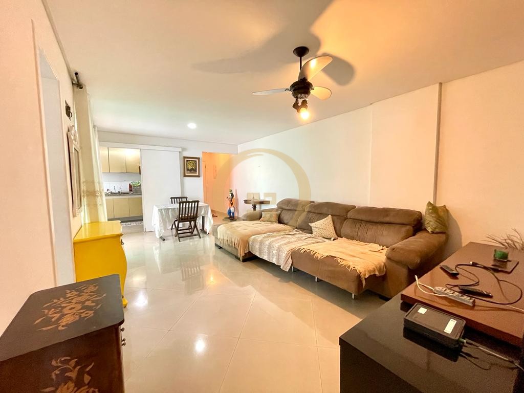 Apartamento na Praia das Pitangueiras, Guarujá - SP