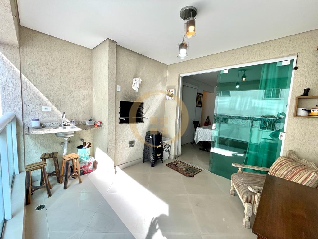 Apartamento na Praia das Pitangueiras, Guarujá - SP