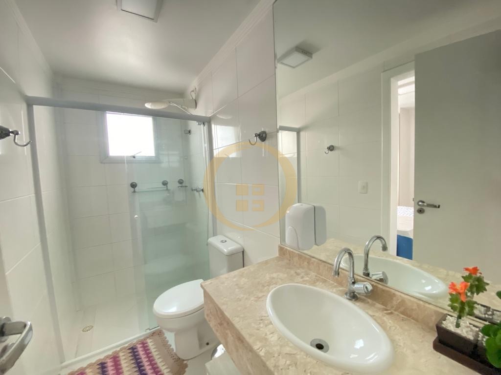 Apartamento na Praia das Pitangueiras, Guarujá - SP