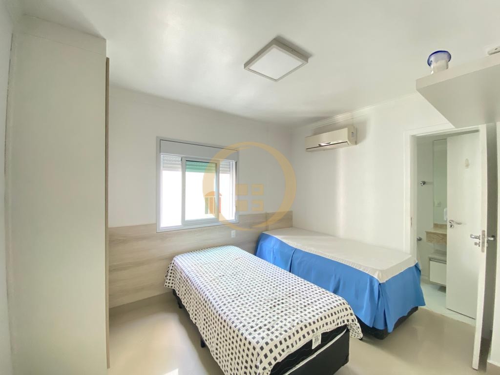 Apartamento na Praia das Pitangueiras, Guarujá - SP