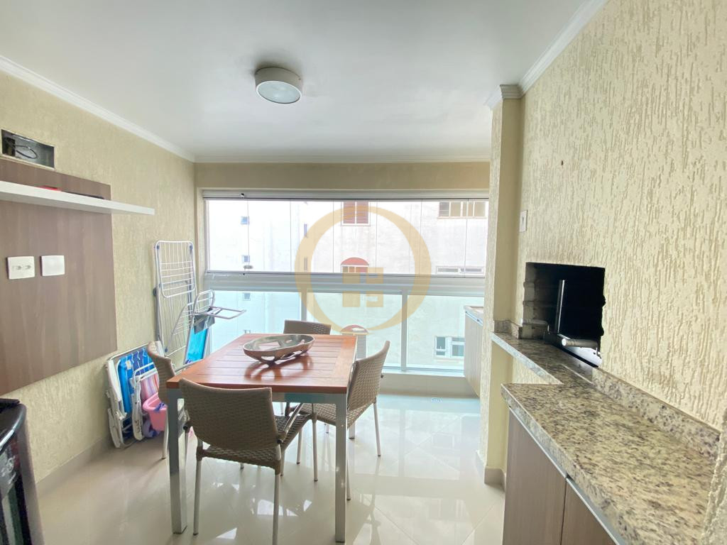 Apartamento na Praia das Pitangueiras, Guarujá - SP