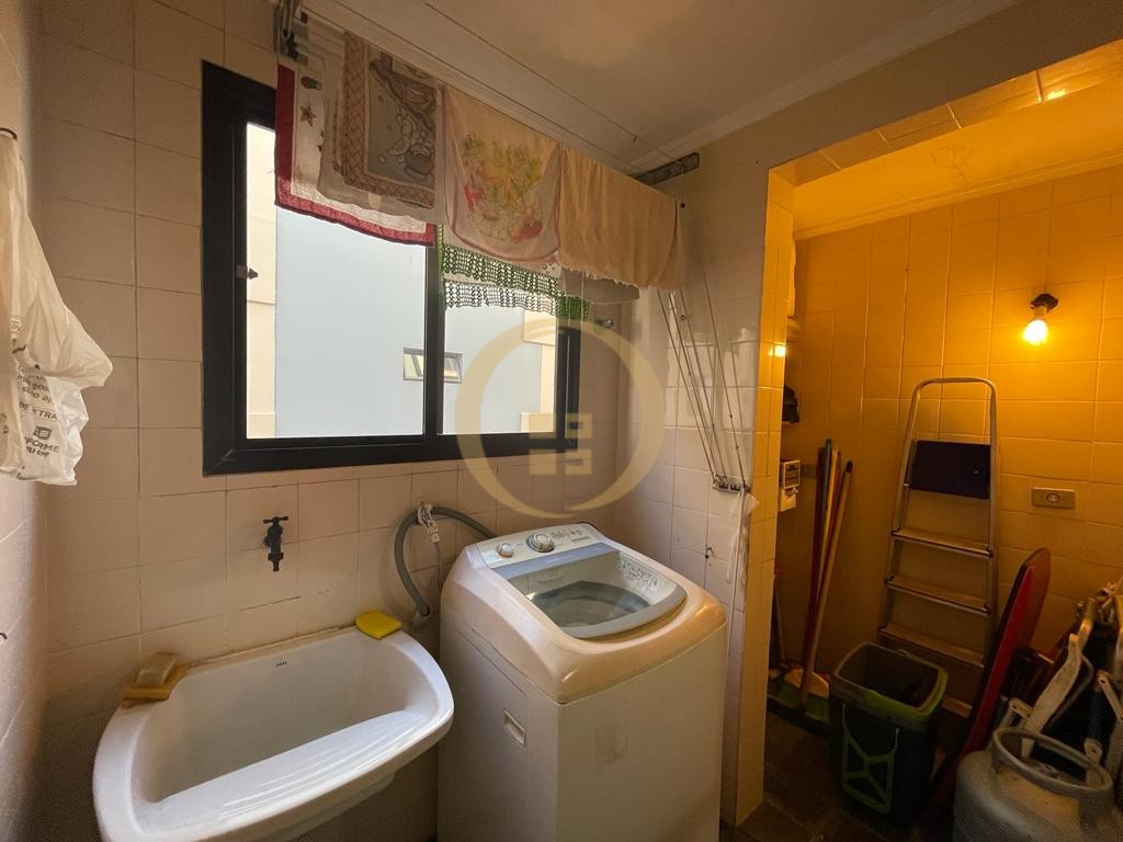 Apartamento na Praia da Enseada, Guarujá - SP