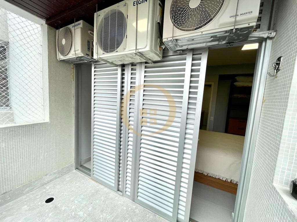 Apartamento na Praia das Pitangueiras, Guarujá - SP