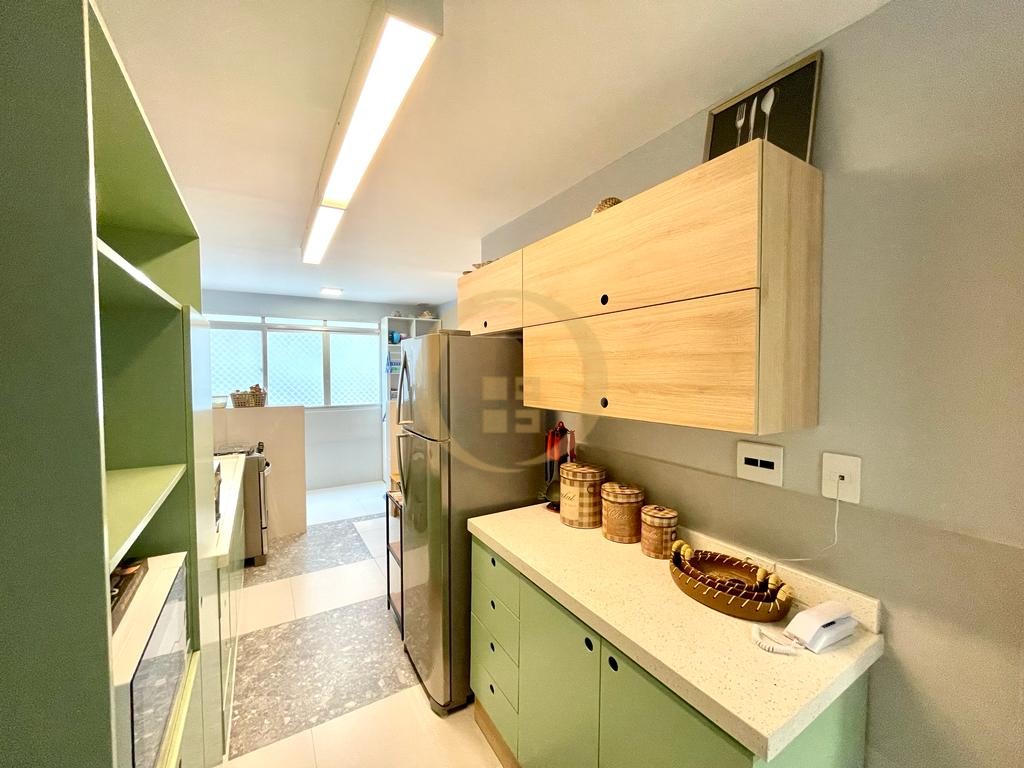 Apartamento na Praia das Pitangueiras, Guarujá - SP