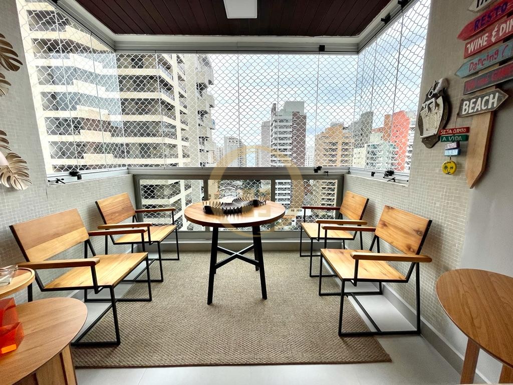 Apartamento na Praia das Pitangueiras, Guarujá - SP