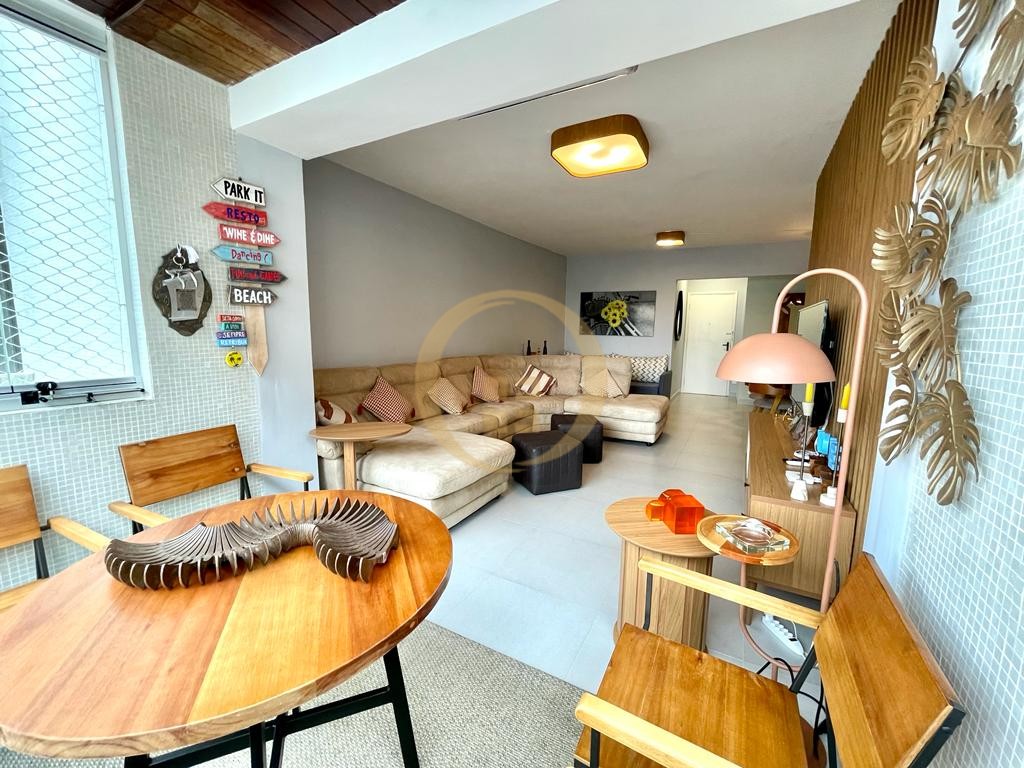 Apartamento na Praia das Pitangueiras, Guarujá - SP