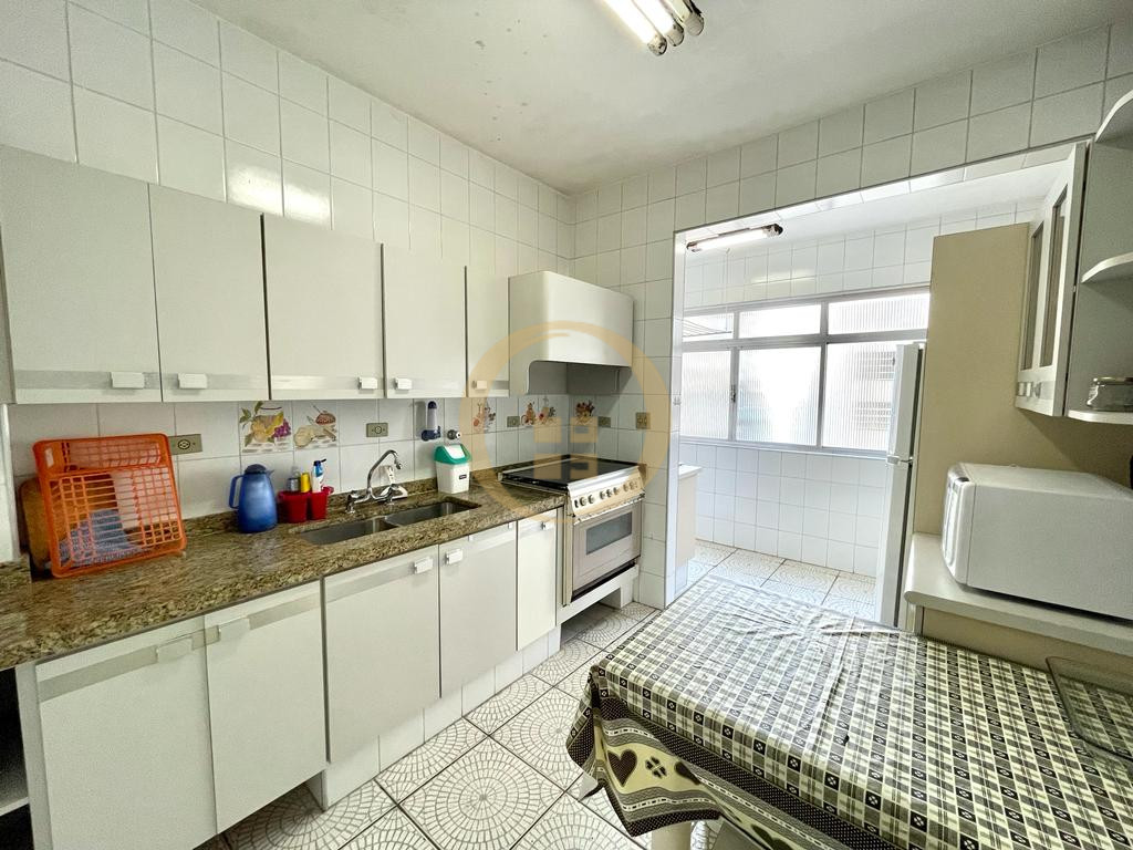 Apartamento na Praia das Pitangueiras, Guarujá - SP
