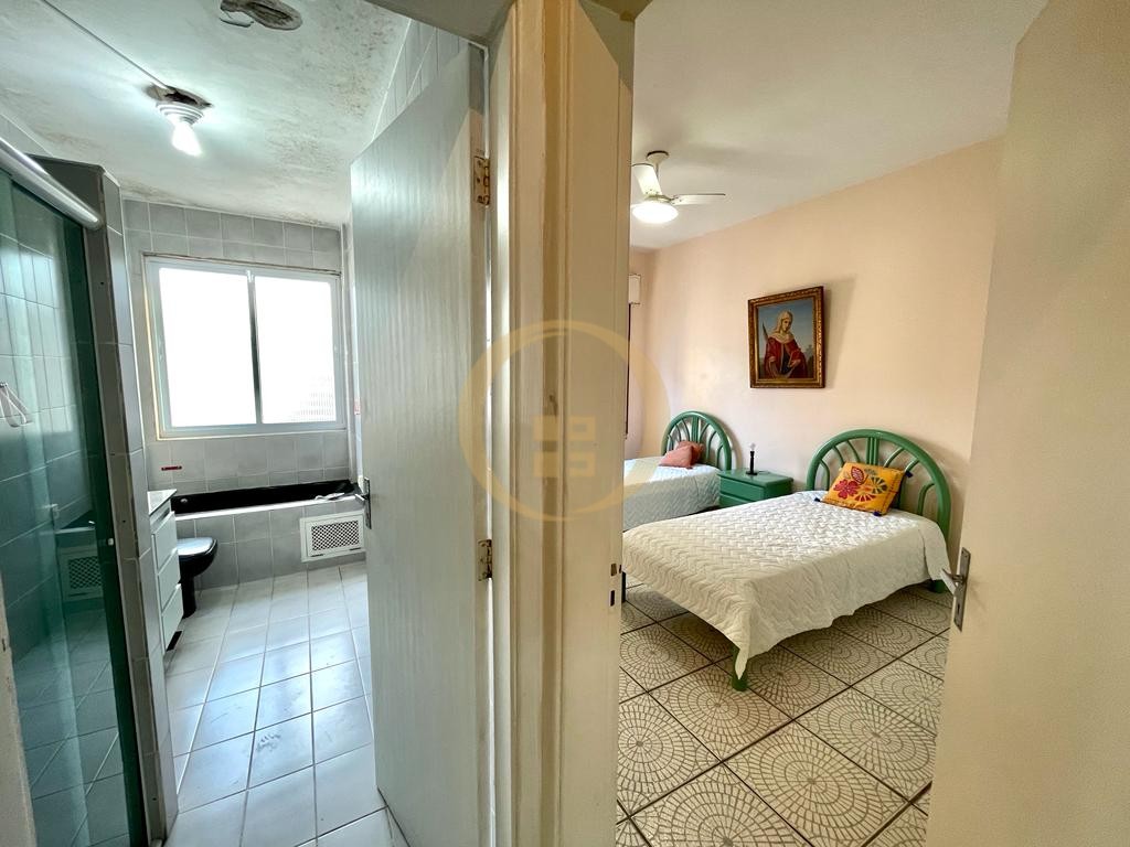 Apartamento na Praia das Pitangueiras, Guarujá - SP