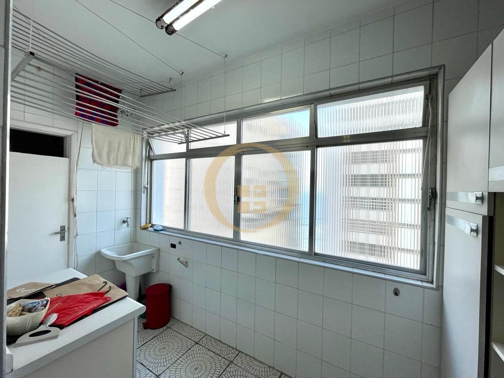 Apartamento na Praia das Pitangueiras, Guarujá - SP