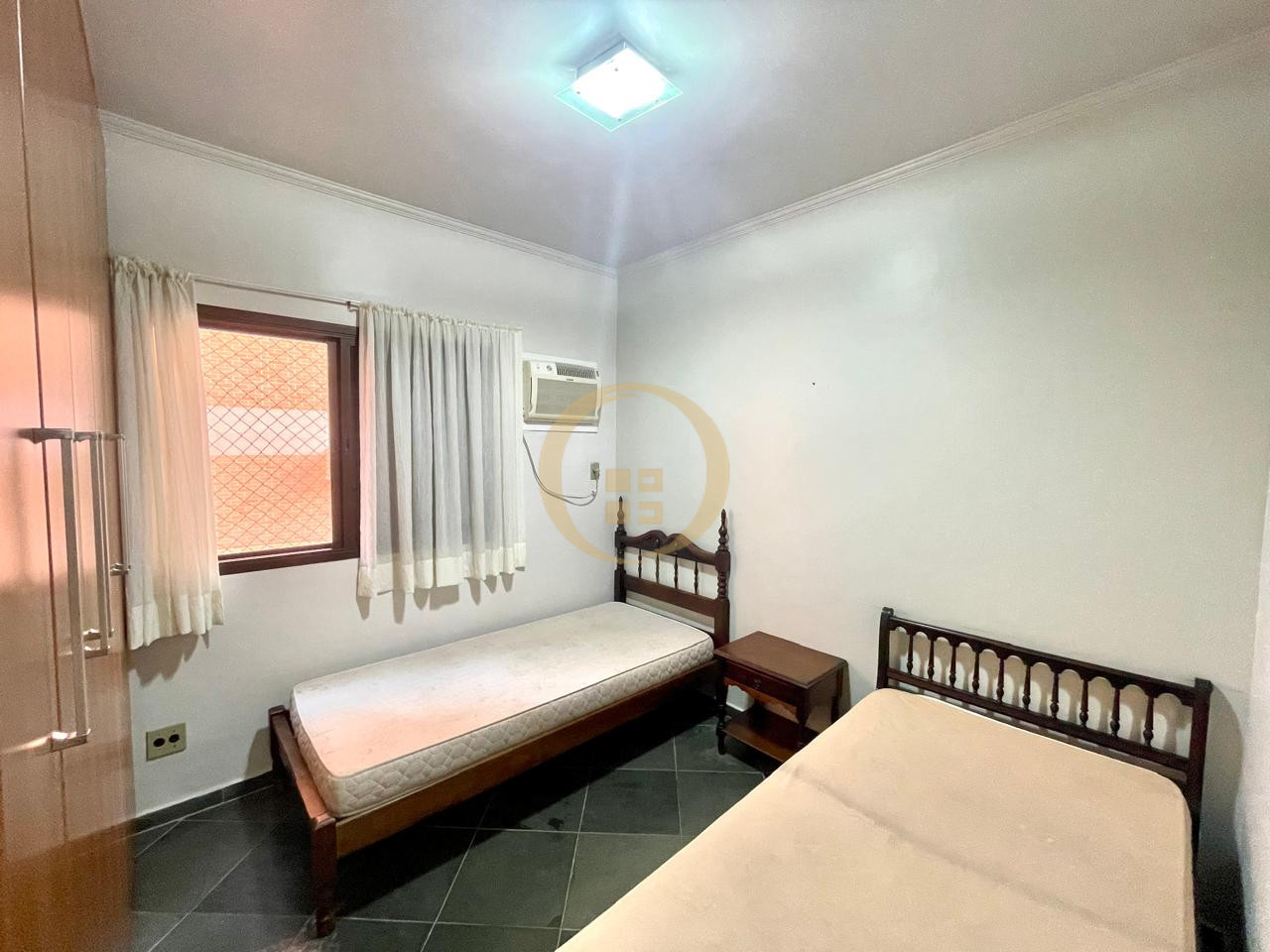 Apartamento na Praia da Enseada, Guarujá - SP