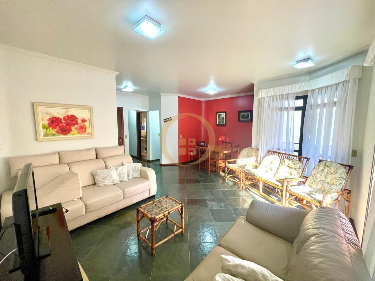 Apartamento na Praia da Enseada, Guarujá - SP