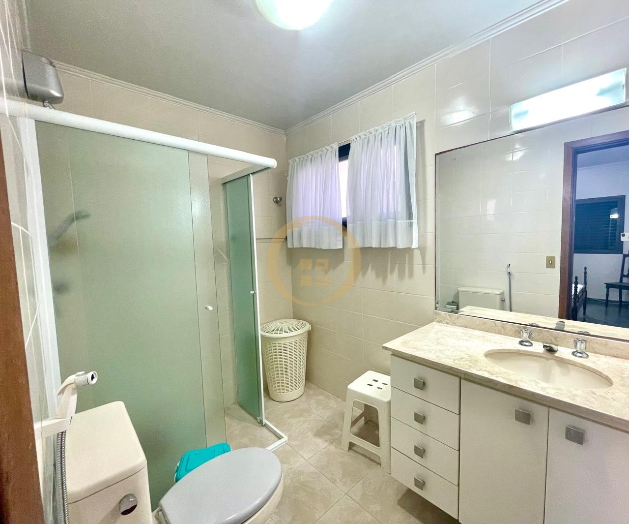 Apartamento na Praia da Enseada, Guarujá - SP