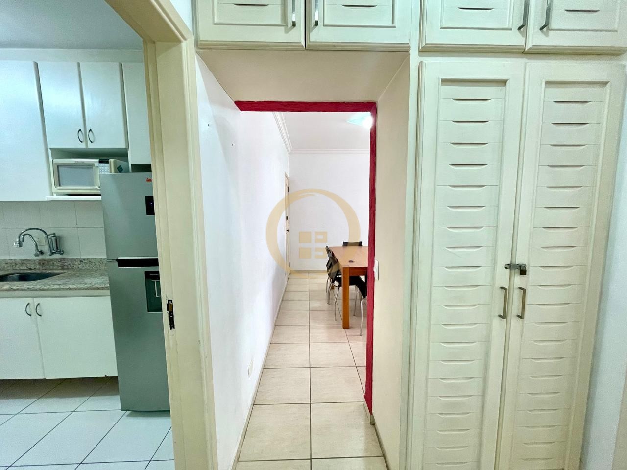 Apartamento na Praia das Pitangueiras, Guarujá - SP