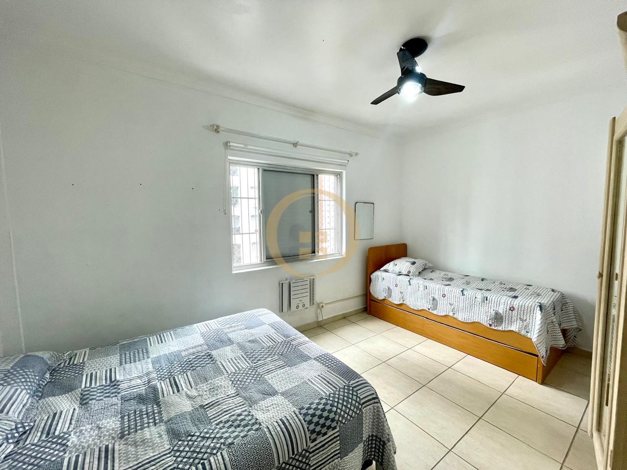 Apartamento na Praia das Pitangueiras, Guarujá - SP