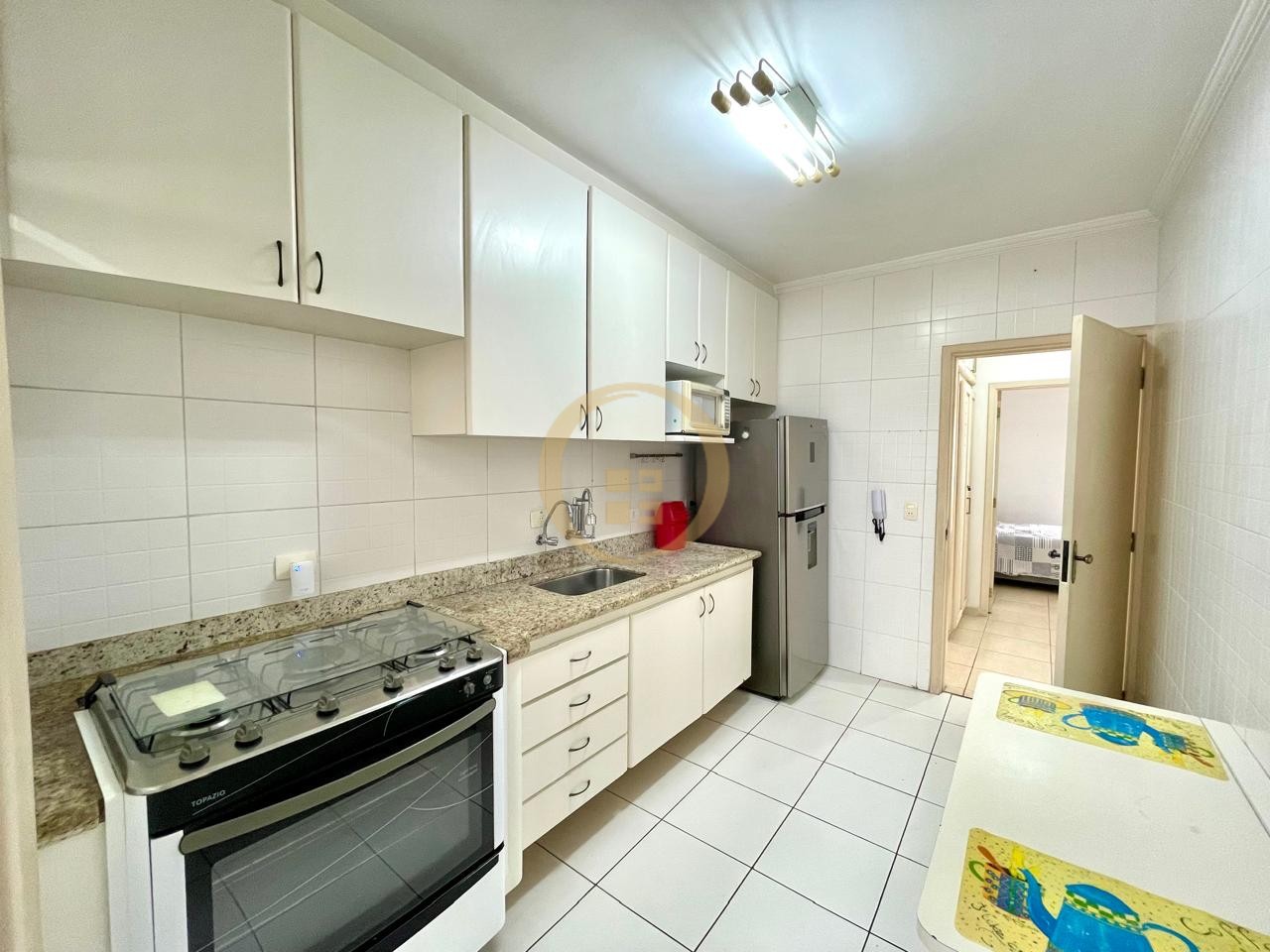 Apartamento na Praia das Pitangueiras, Guarujá - SP