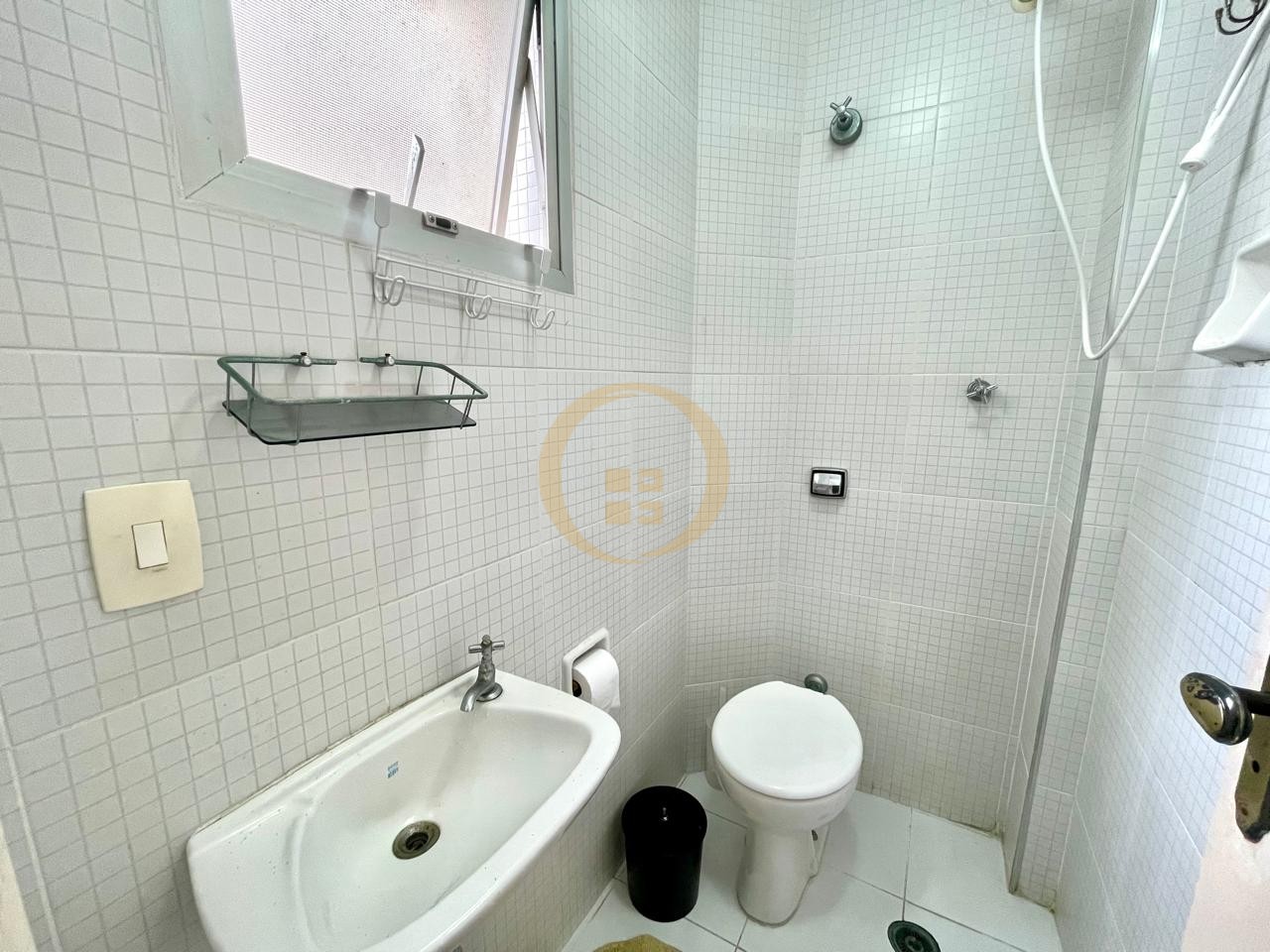 Apartamento na Praia das Pitangueiras, Guarujá - SP