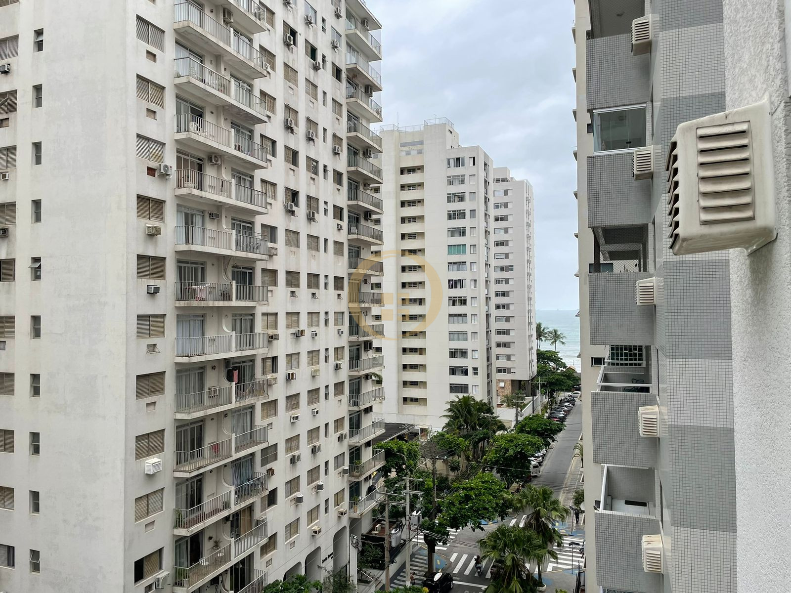 Apartamento na Praia das Pitangueiras, Guarujá - SP